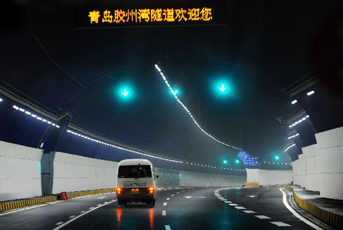 Jiaozhou Bay tunnel put into service along with Jiaozhou Bay bridge