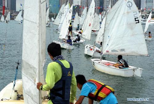 Chinese young people take sailing training in Qingdao