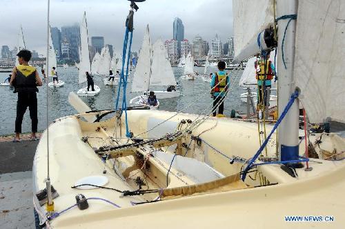 Chinese young people take sailing training in Qingdao