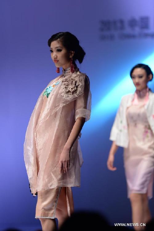 Gao Lixin's creations at Qingdao Fashion Week