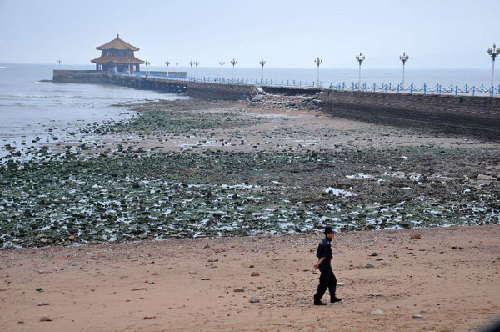 Thunderstorm hits Qingdao