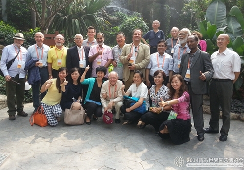 Foreign scholars delegation visit Qingdao expo