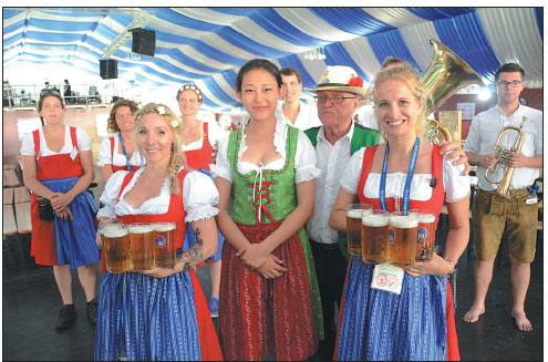 Qingdao special: International Beer Festival bottles formula for fun