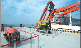 Deep-sea manned submersible starts record-breaking 124-day expedition