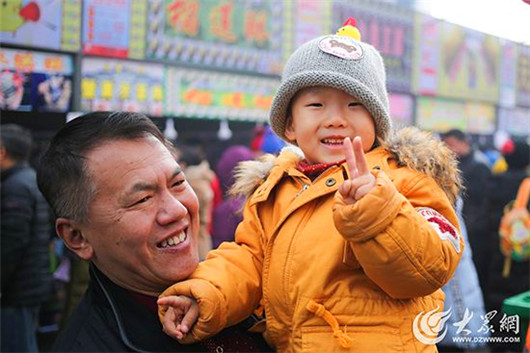 Chicken hairpins popular at Qingdao fair