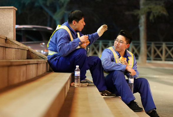 Water pipe 'doctors' do their best work in the night