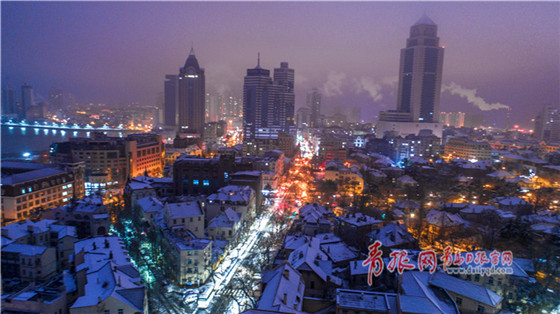 First spring snow turns Qingdao white and beautiful