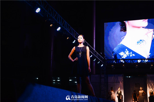 Qingdao university stages jewelry show