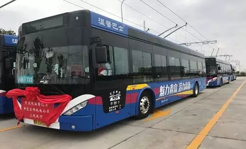 Chinese company unveils new type of smart electric buses