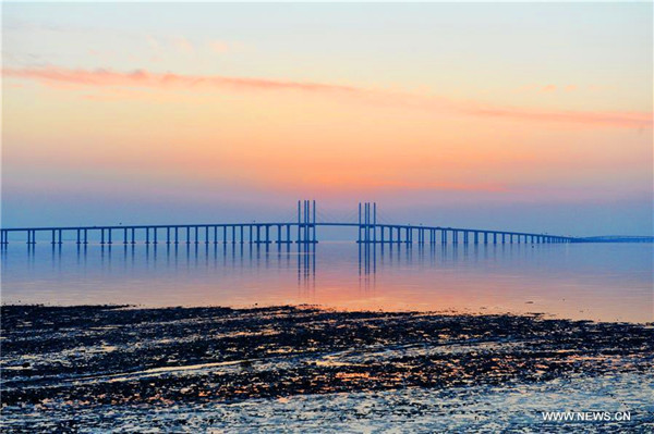 Amazing scenery of Qingdao Jiaozhou Bay Bridge in E China