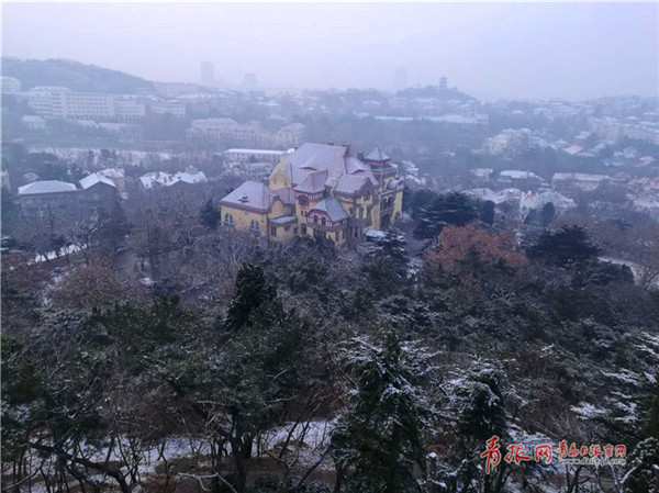 Qingdao welcomes first snow of the New Year