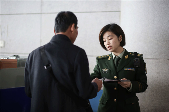 Serving with a smile: All-female police at Qingdao airport