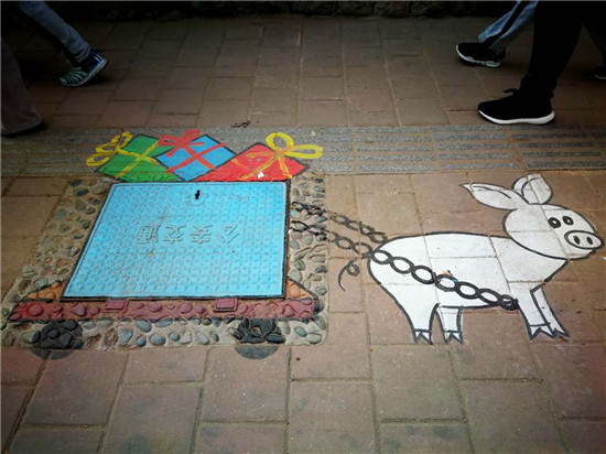 Colorful graffiti embellishes Qingdao street