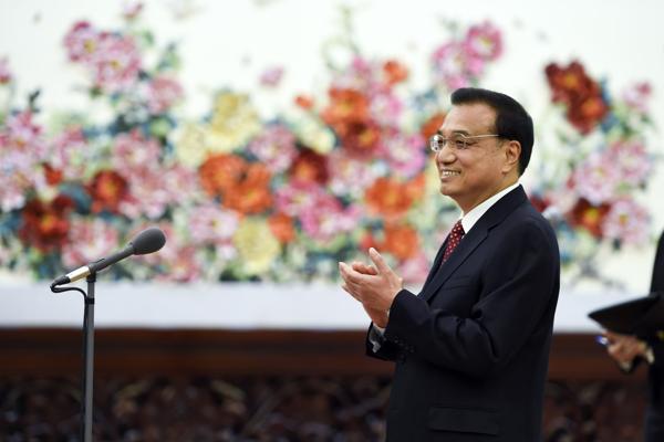 Premier Li meets with foreign experts who help China