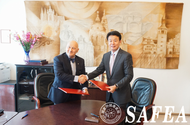 Zhang Jianguo visits Ukraine, Czech Republic, France