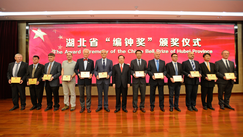 12 foreign experts win chime bell awards in Hubei