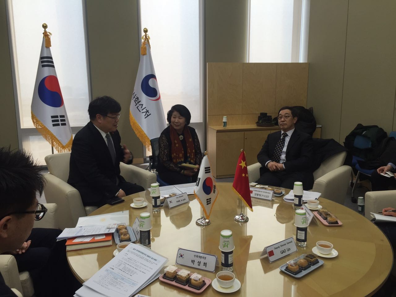 Yin Chengji visits South Korea and Japan