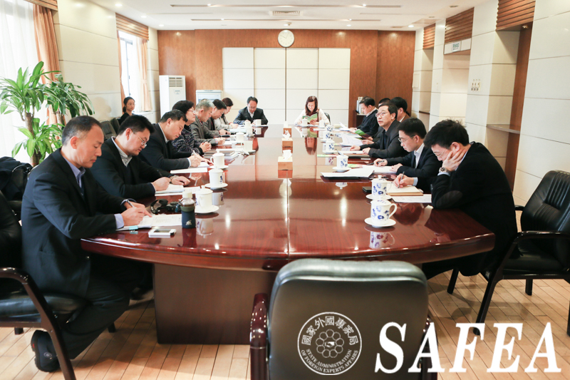 Yin Chengji meets with officials from Gansu province