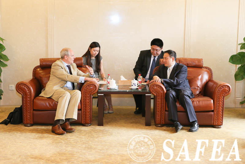 SAFEA official meets with the head of German Association for Quality