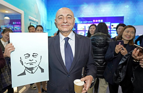 Foreign diplomats, scholars visit reform and opening-up exhibit in Beijing
