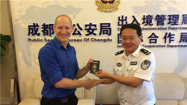 American student receives first start-up visa in Sichuan province