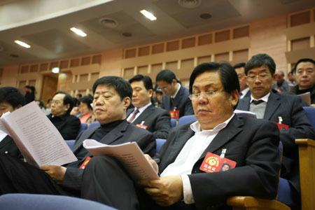 山东省十一届人大二次会议开幕 提出1.6万亿元保经济增长计划