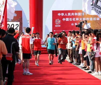 全运火炬在山东首站青岛传递圆满完成
