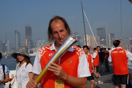 全运火炬在山东首站青岛传递圆满完成