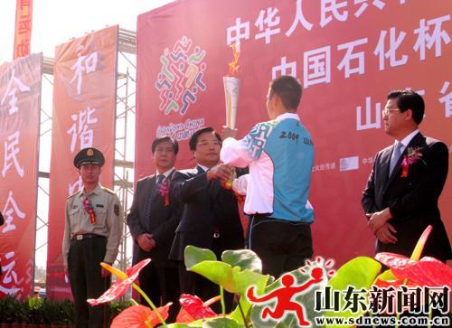 “如意”圣火潍坊传递 风筝都喜迎空前盛况