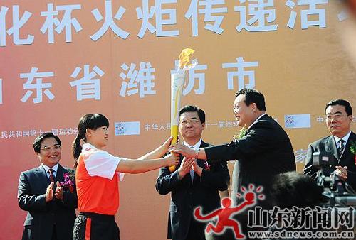 “如意”圣火潍坊传递 风筝都喜迎空前盛况