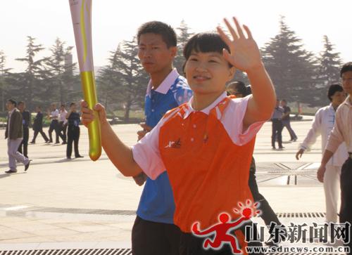 “如意”圣火潍坊传递 风筝都喜迎空前盛况