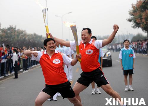 现代足球起源地山东淄博激情传递全运圣火