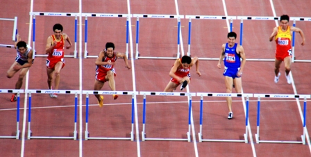 中国飞人刘翔夺得全运会110米栏冠军