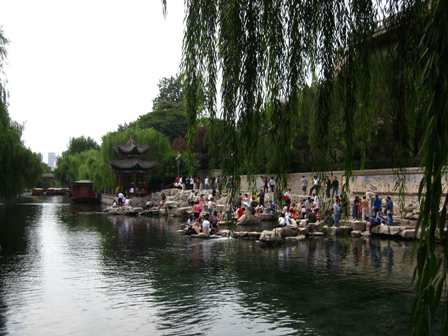 济南：乘着古船赏名泉