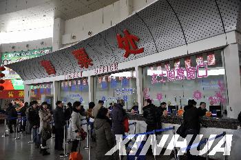山东济南迎来中短途客运高峰