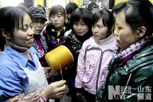 山东：农民工上岗忙培训