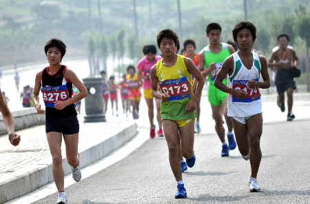 2010年“泰山冠军”中国泰山登山系列大奖赛季赛顺利举行