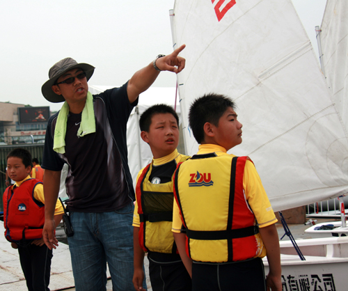 2010青岛市青少年帆船营开营