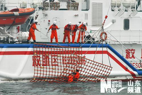 国家专业救助打捞力量海上救助演练在烟台举行