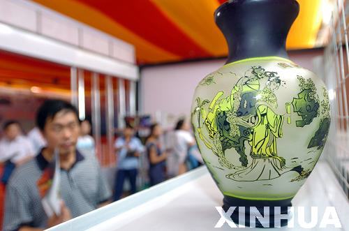 创新工艺玻璃产品亮相山东