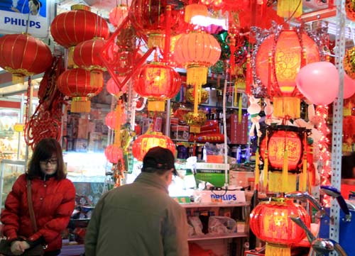 济南市年货市场红红火火<BR>