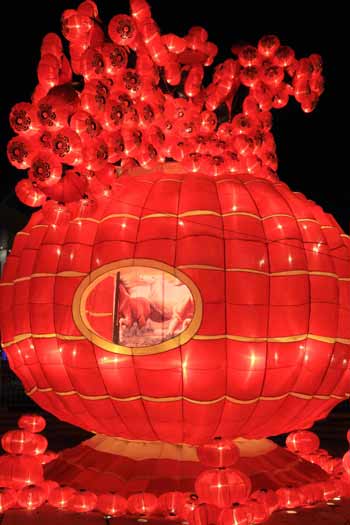 火红花灯为港城烟台春节添彩[组图]