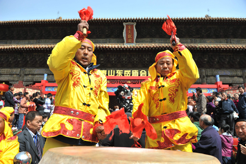 2011泰山东岳庙会在山东泰安举行