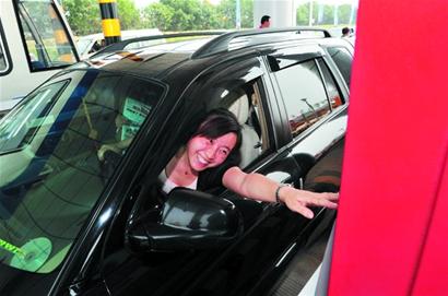 铭记历史时刻:胶州湾桥隧通车