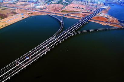 铭记历史时刻:胶州湾桥隧通车