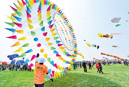 Kite-making helps city soar