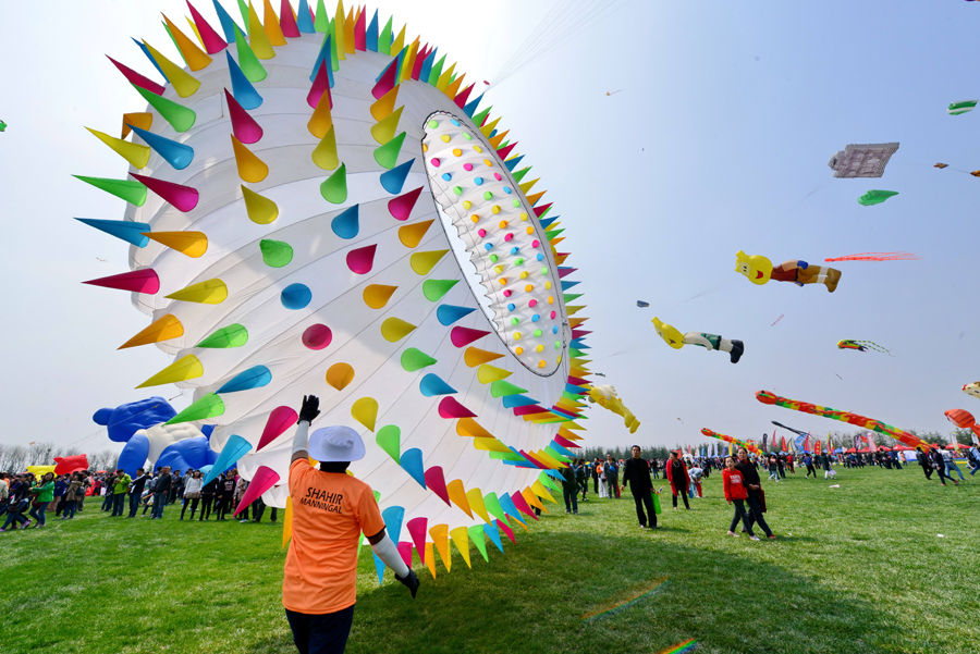 Kite-making helps city soar