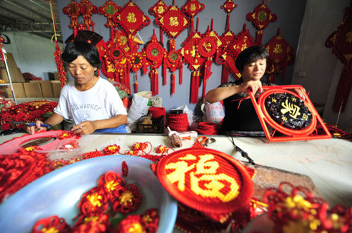 Cultural crafts pull Linyi villages out of poverty