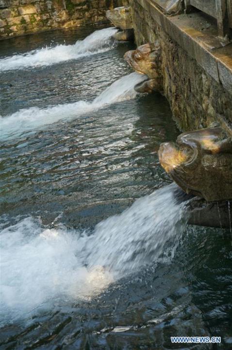 Torrential gush seen at Heihu Spring in E China's Jinan