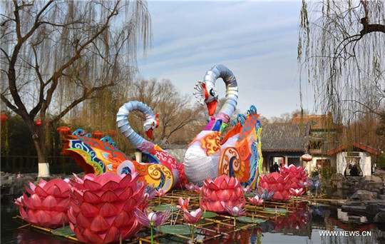 Lanterns installed for 2017 Baotu Spring Lantern Festival in Jinan